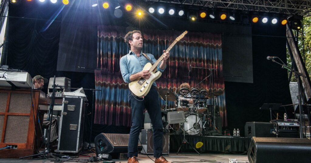 dawes-&-friends-plot-christmas-in-los-angeles-concert-at-the-bellwether