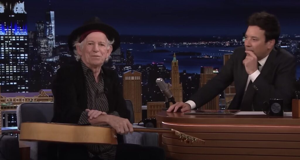 watch:-keith-richards-crashes-‘the-tonight-show’-after-rolling-stones’-album-party