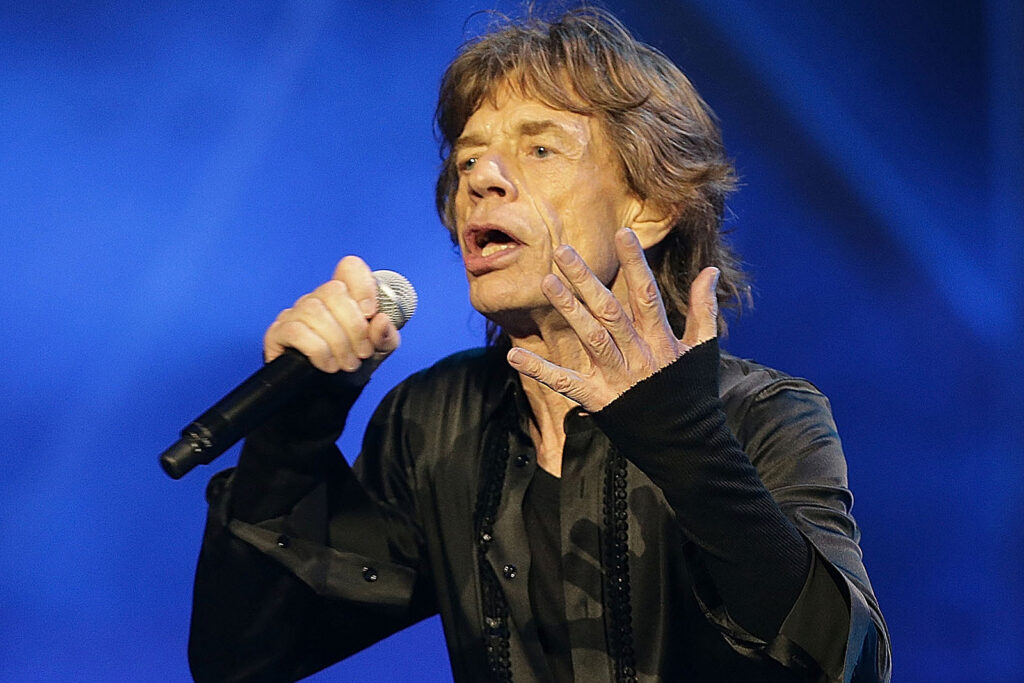 watch-mick-jagger-make-surprise-‘saturday-night-live’-appearance