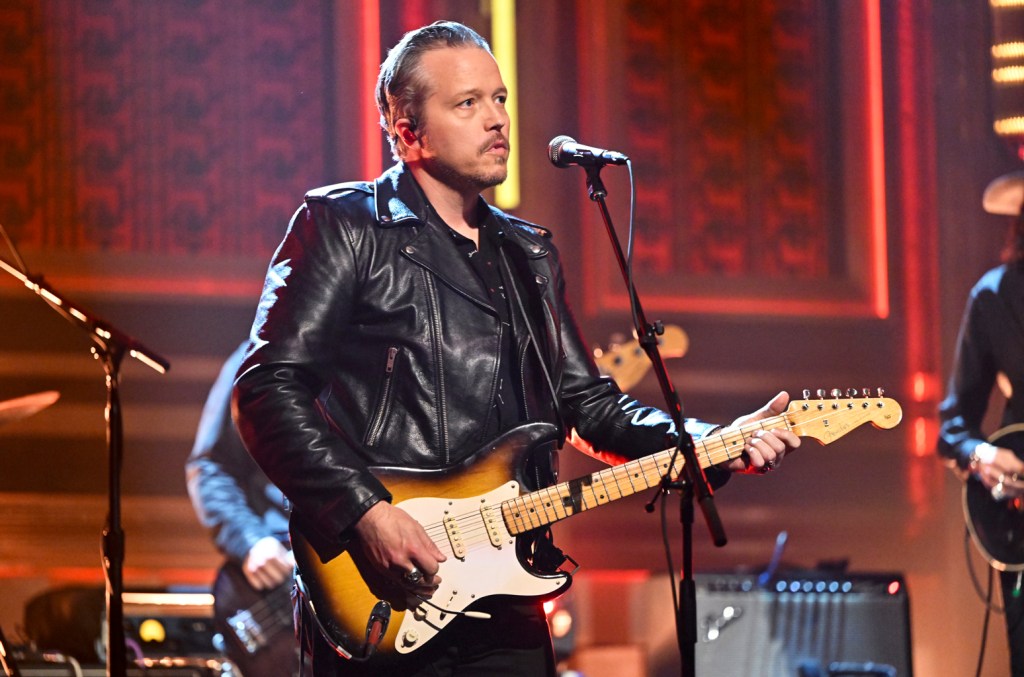 jason-isbell-&-the-400-unit-bring-soul-stirring,-poetic-rock-to-nashville’s-ryman auditorium