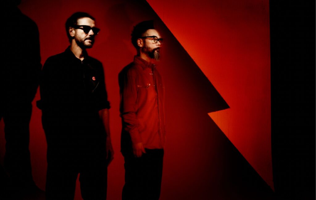 feeder-share-two-new-singles,-announce-double-‘black’/’red’-album-and-2024-uk-tour