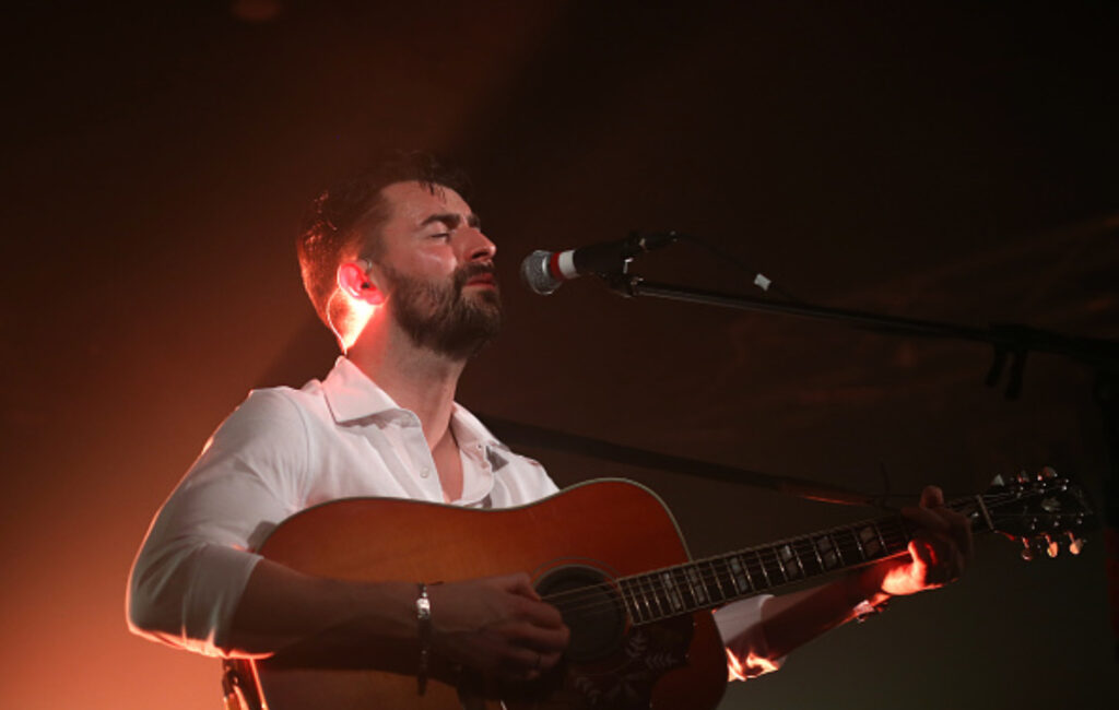 courteeners’-liam-fray-announces-one-off-christmas-acoustic-gig-in-manchester