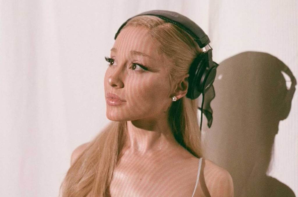 ariana-grande-jokingly-teases-‘ag7’-title-as-‘goat mother’