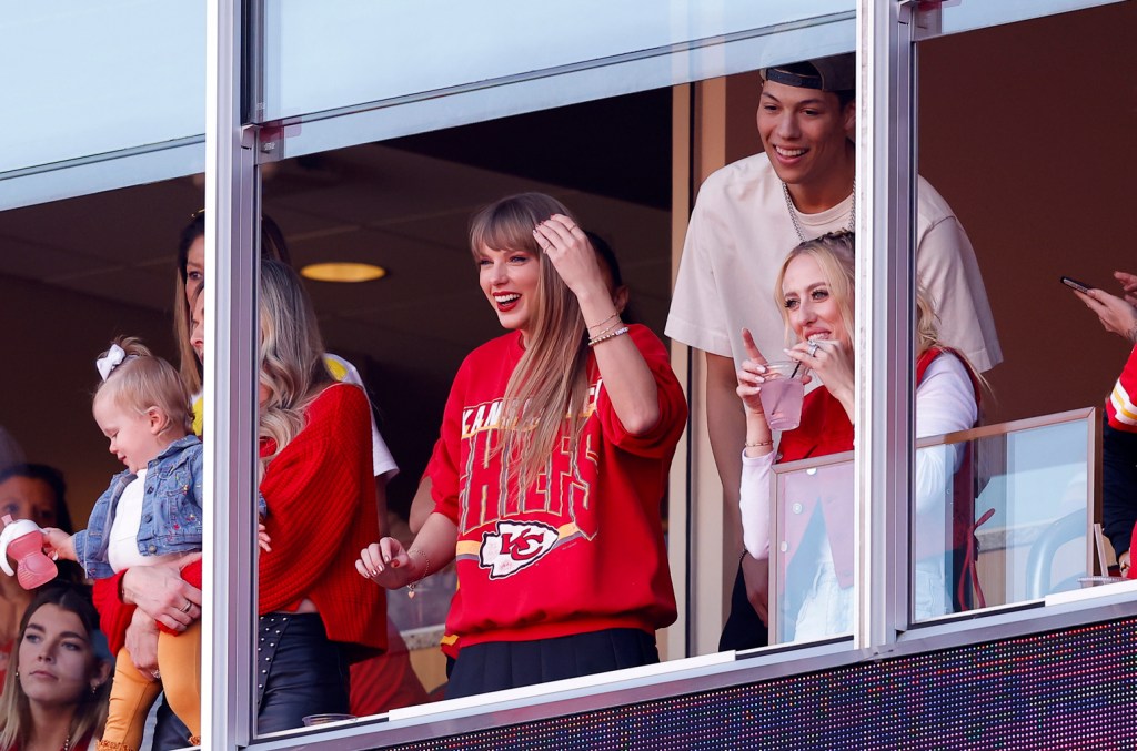 taylor-swift-attends-kansas-city-chiefs-game-in-trendy-platform-loafers:-shop-similar styles