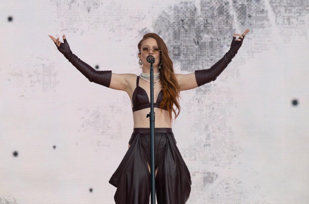 jess-glynne-plots-a-big-2024-after-setting-‘a-foundation’-this year