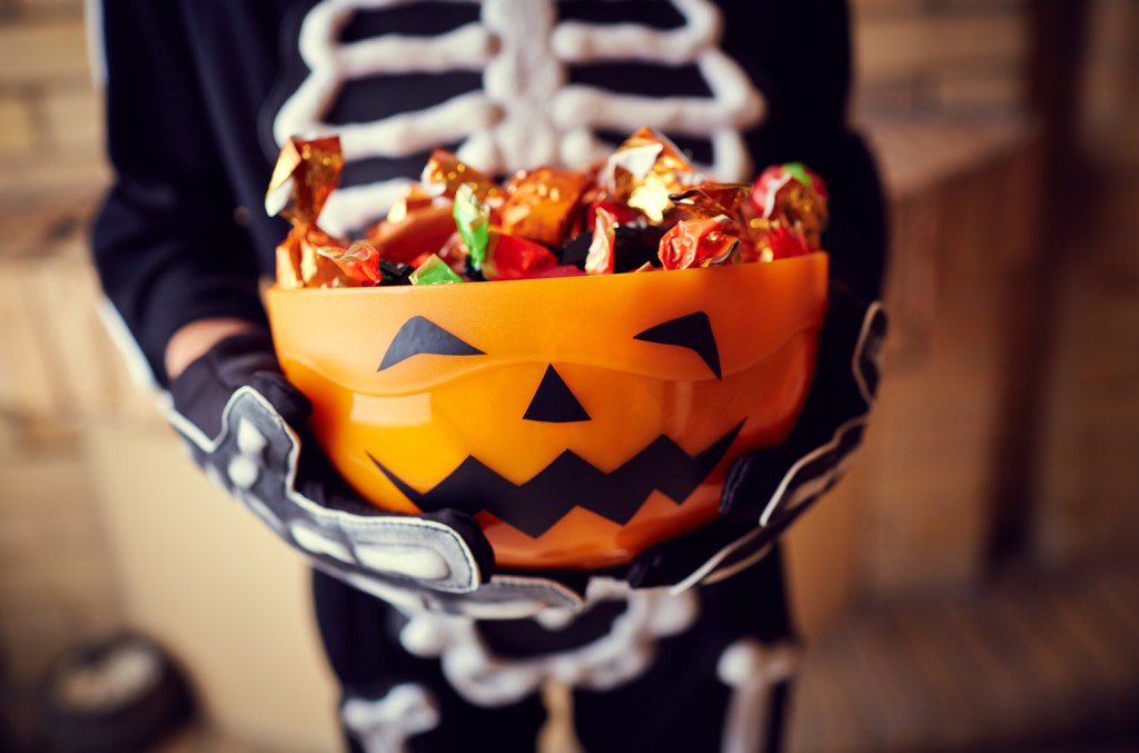 trick-or-treat!-where-to-buy-halloween-candy-online-for cheap