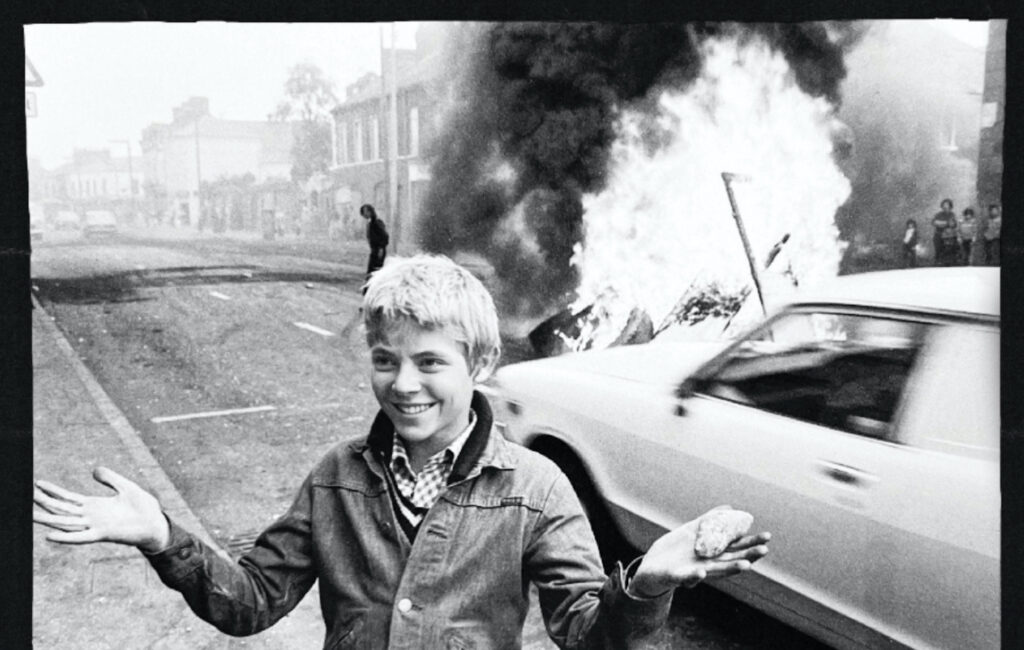 green-day’s-‘saviors’-artwork-is-photo-from-the-troubles-in-belfast