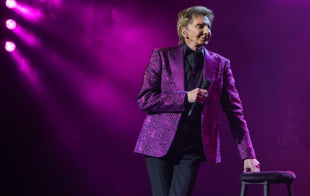 barry-manilow-announces-final-uk-shows-with-london-residency