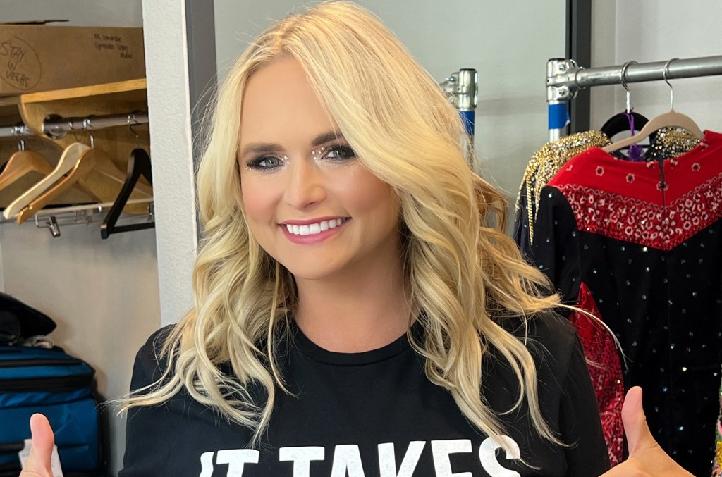 miranda-lambert’s-‘it-takes-balls’-muttnation-campaign-awards-more-than-$175,000-in grants