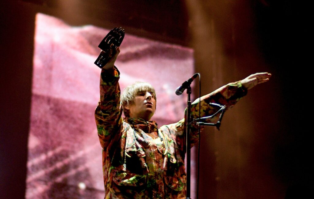 liam-gallagher-says-he’s-“gonna-go-for-it-visually”-on-‘definitely-maybe’-tour