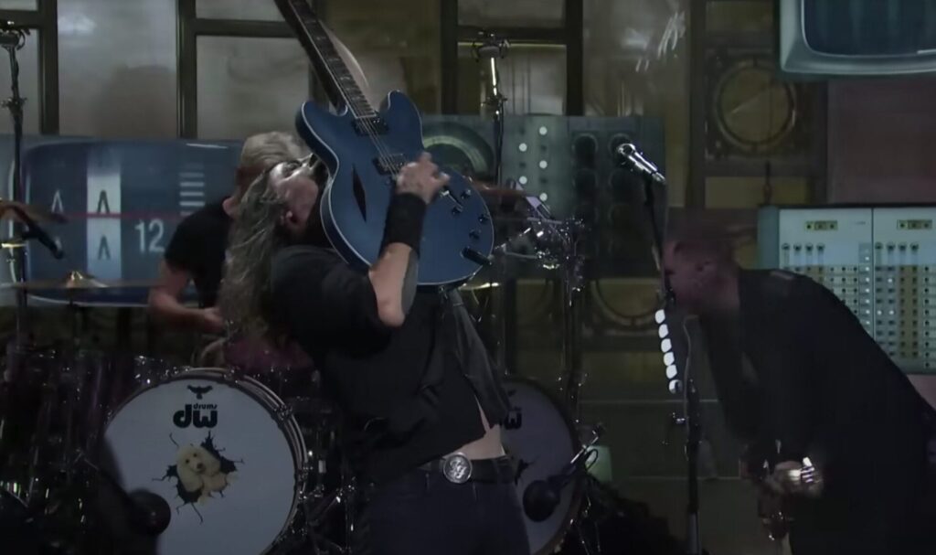 watch:-foo-fighters-bring-‘but-here-we-are’-favorites-to-‘saturday-night-live’