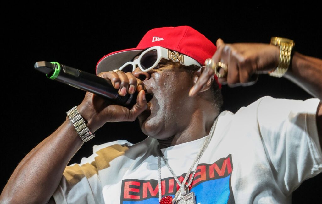 watch-flavor-flav’s-enthusiastic-rendition-of-the-national-anthem-at-nba-game