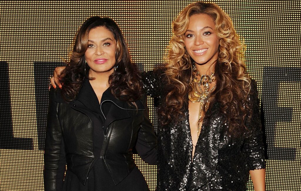 beyonce-gets-“really-mean”-backstage,-says-her-mother-tina-knowles