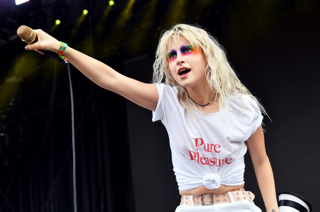 musicians-who’ve-spoken-out-against-recent-anti-lgbtq-bills:-hayley-williams,-lizzo,-ariana-grande-& more