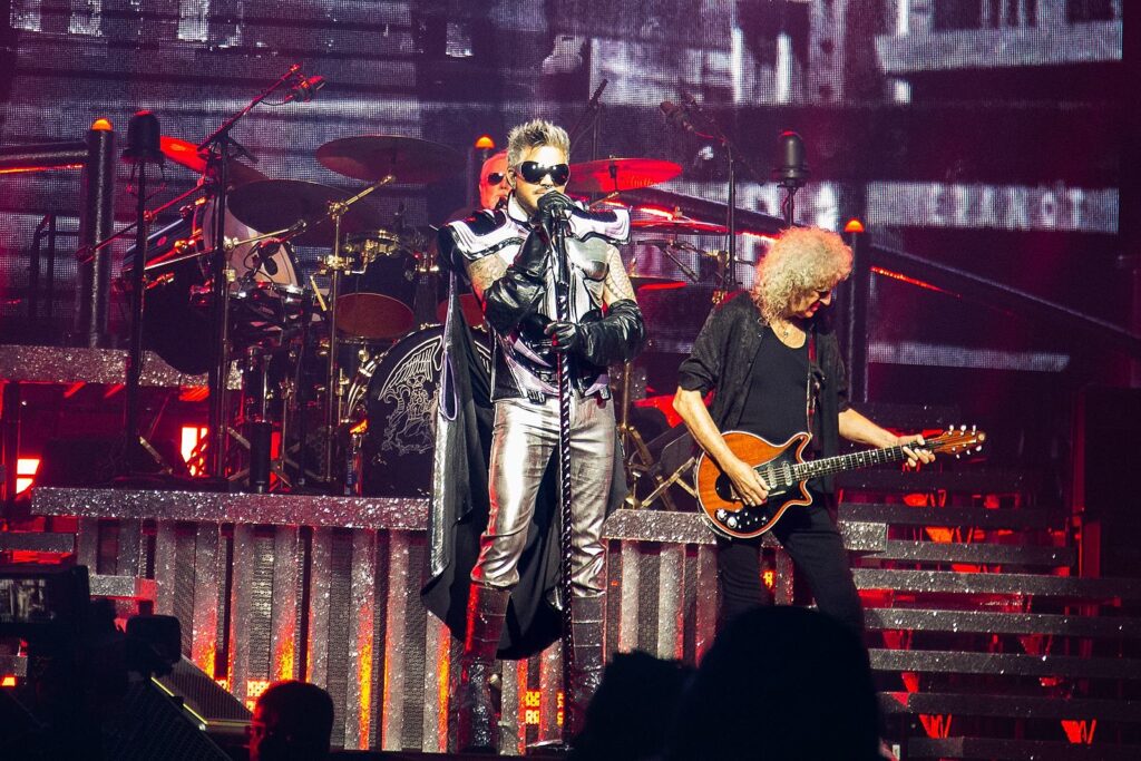 queen-brings-a-kind-of-magic-to-dallas:-review-and-photos