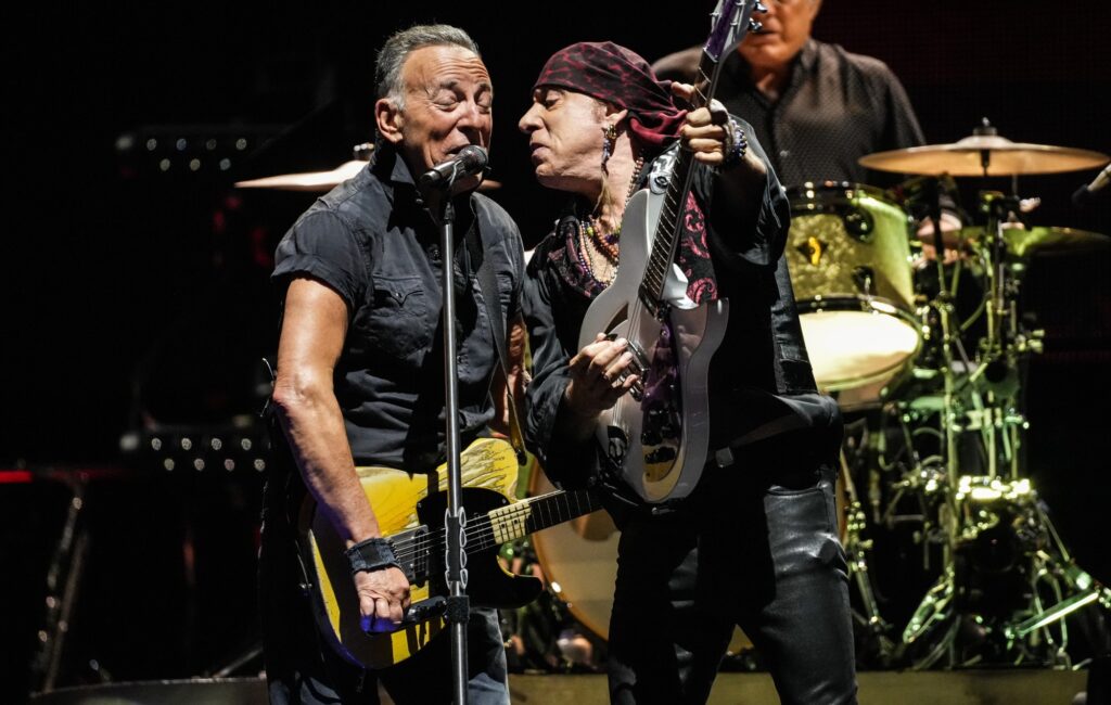 steven-van-zandt-says-bruce-springsteen-is-“in-great-shape”-amid-peptic-ulcer-disease-recovery