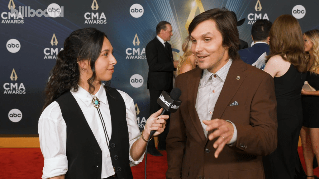 charlie-worsham-reveals-how-the-collaborations-on-his-album-‘compadres’-came-to-be,-talks-wanting-to-work-with-keith-richards-&-more-|-cma-awards 2023