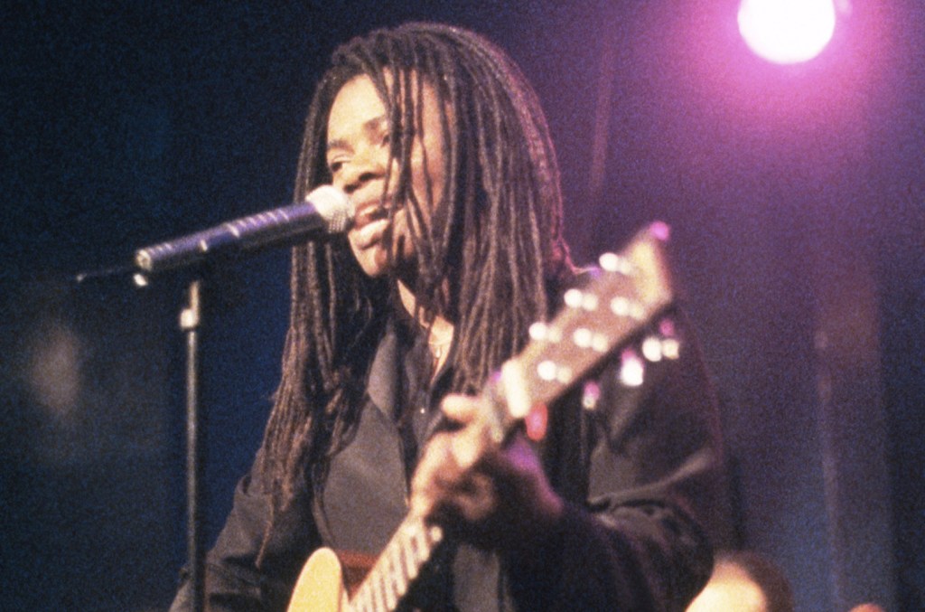 tracy-chapman-is-now-a-country-music-association-award winner