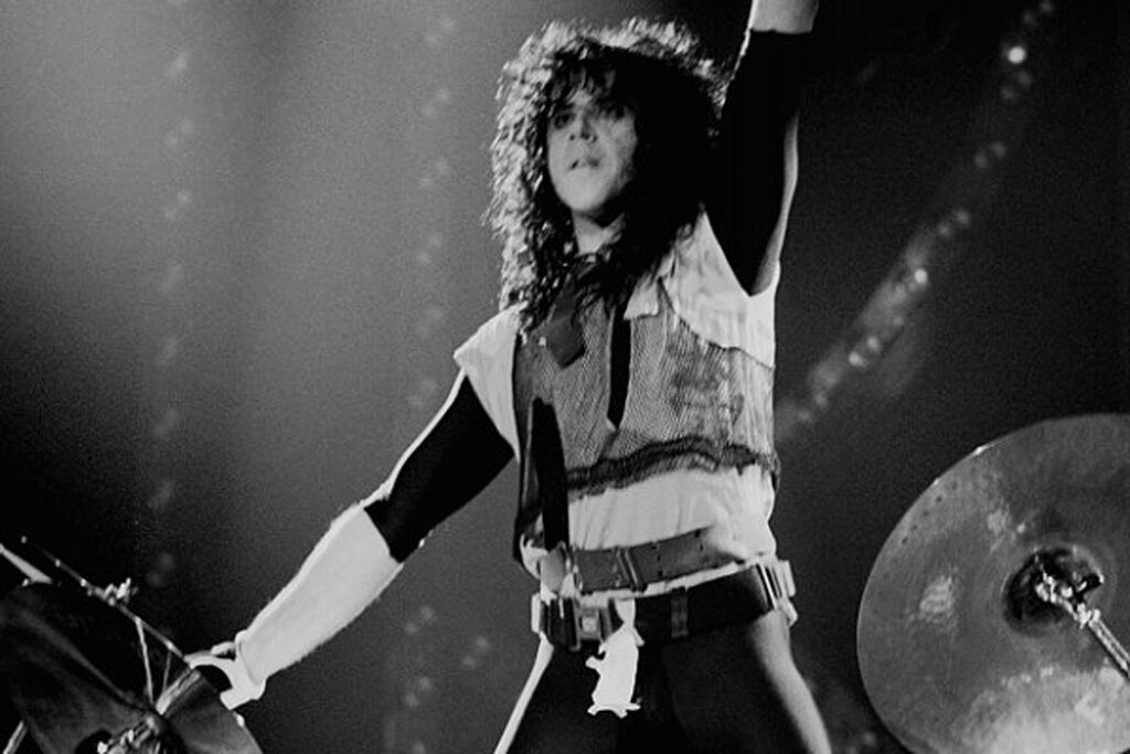 33-years-ago:-eric-carr-plays-his-last-kiss-show