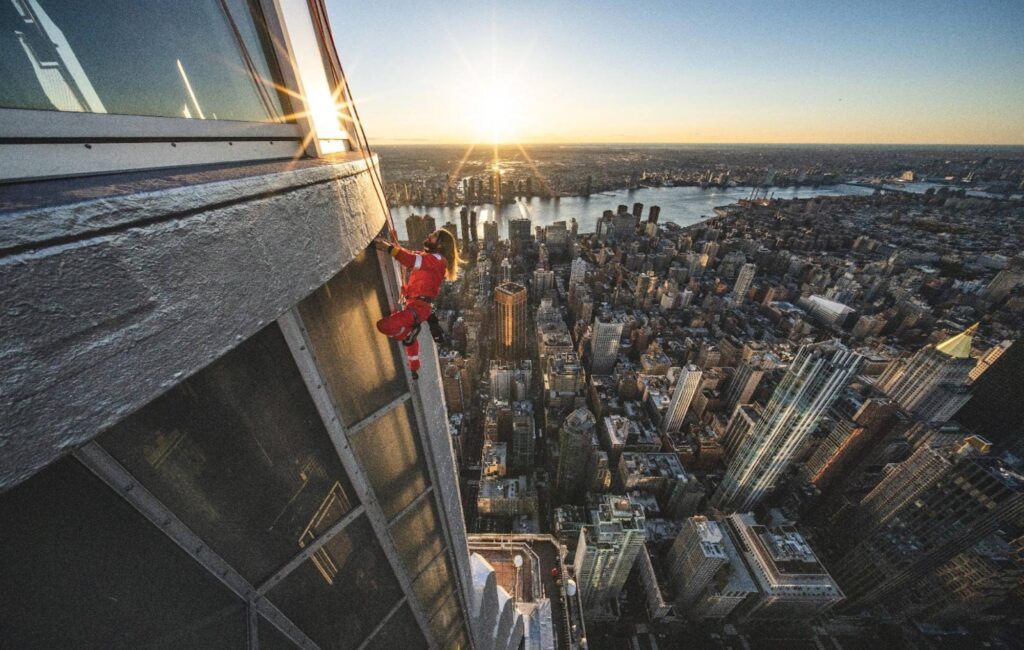 thirty-seconds-to-mars’-jared-leto-climbs-empire-state-building-to-announce-2024-world-tour