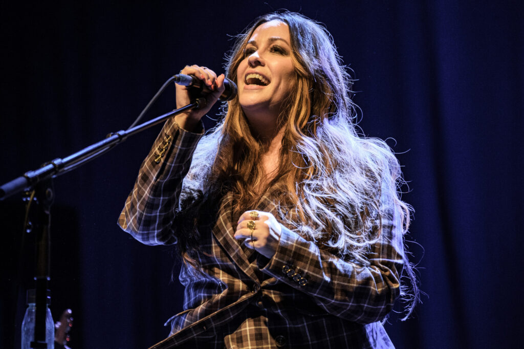 alanis-morissette-announces-2024-triple-moon-tour