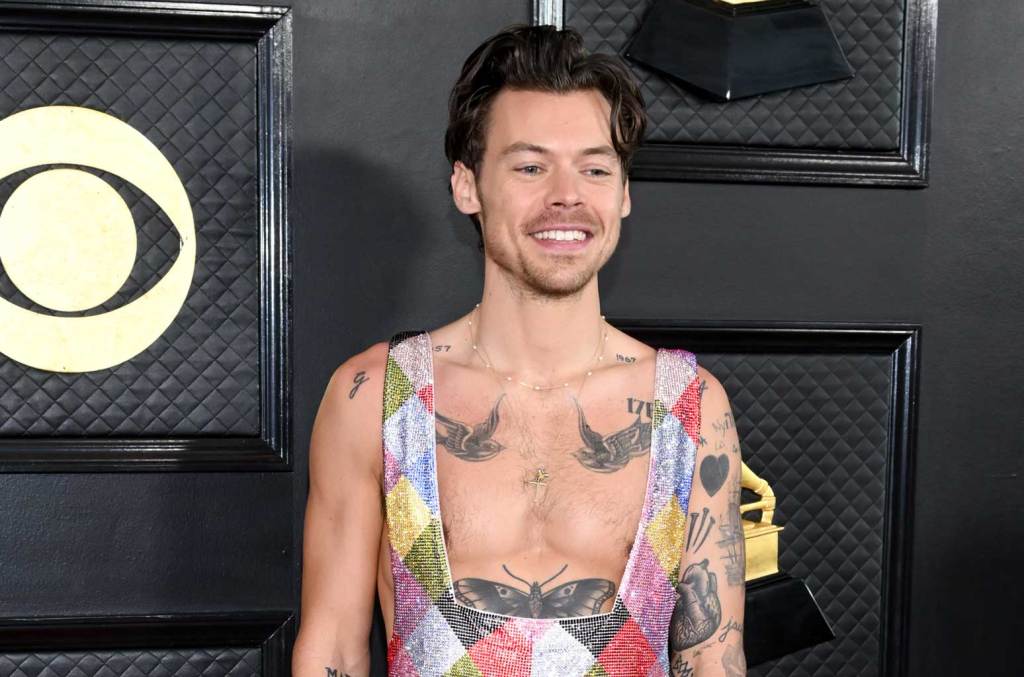 harry-styles-appears-to-have-shaved-his-head-&-fans-have-some thoughts