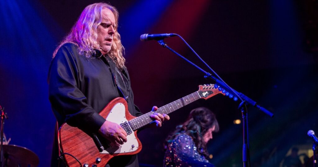 watch:-warren-haynes,-jim-james-and-grace-potter-cover-fleetwood-mac’s-“golden-dust-woman”