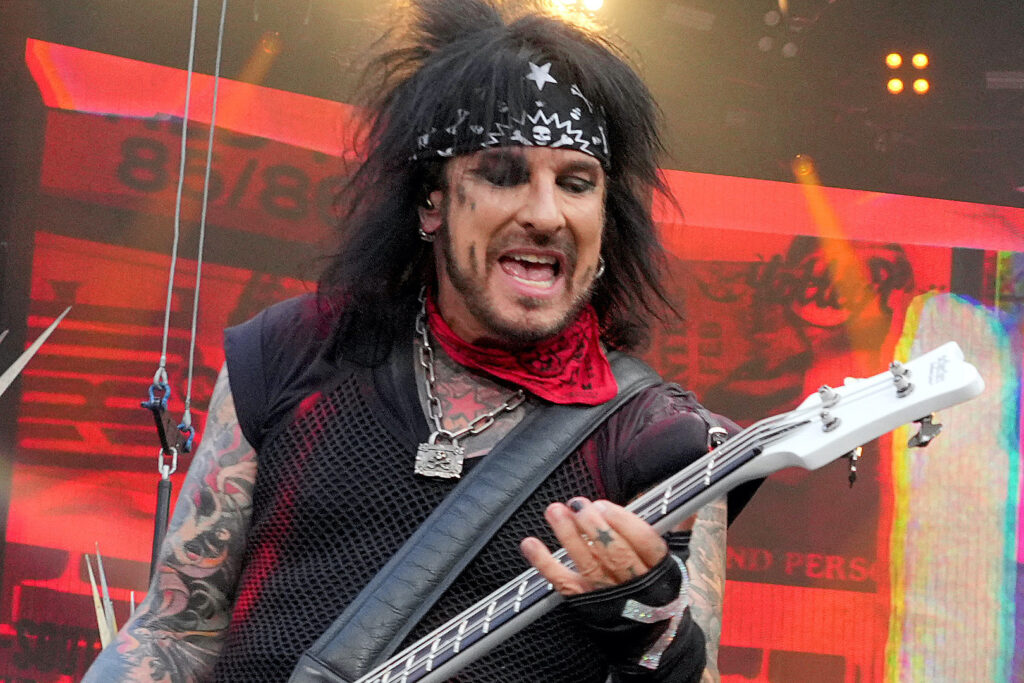 nikki-sixx-issues-statement-after-multiple-stalker-incidents