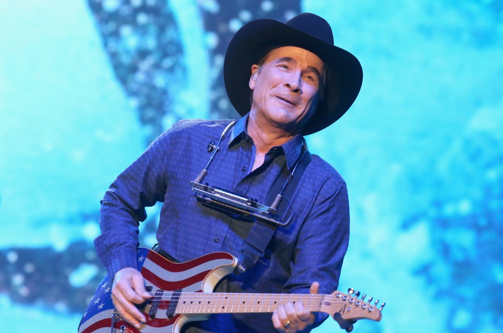 clint-black-sets-killin’-time-–-the-35th-anniversary-world-tour:-‘i-think-i’m-singing-these-songs-better now’