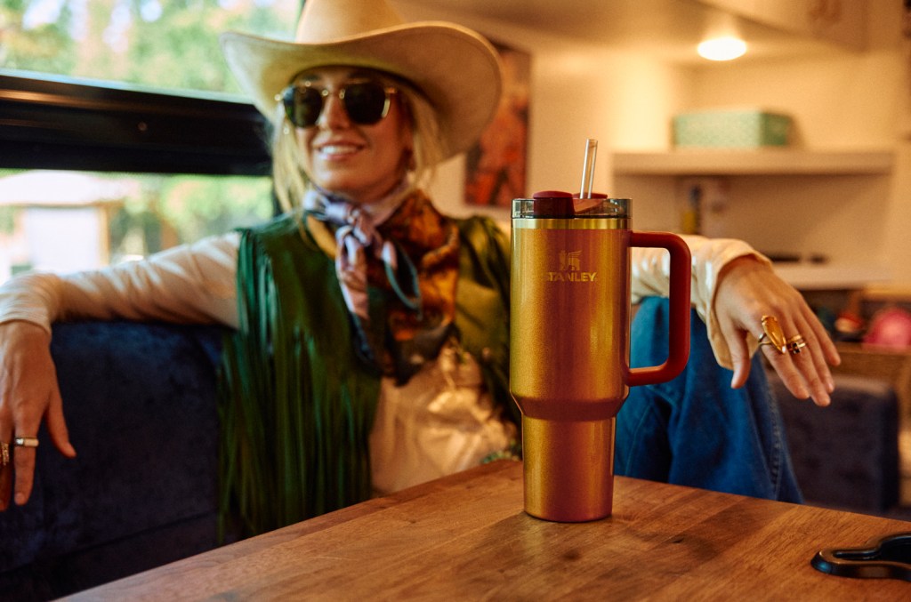 lainey-wilson’s-‘country-gold’-stanley-cup-is-here:-where-to-buy-the-limited-edition-tumbler-before-it-sells out