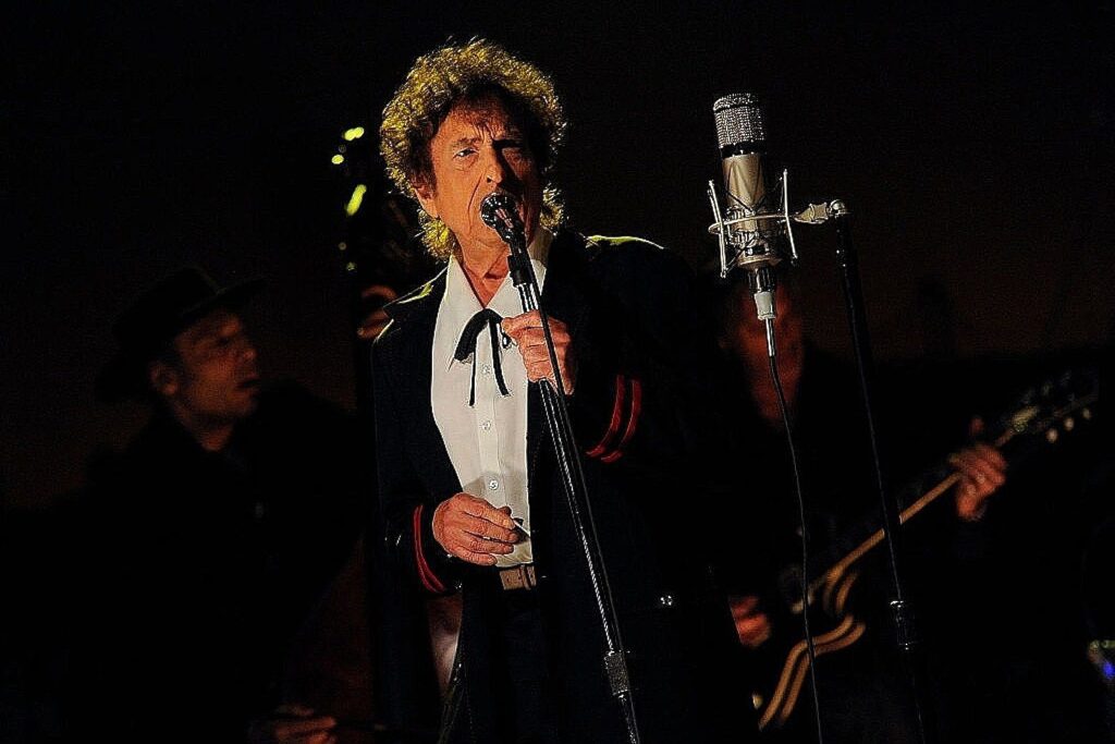 bob-dylan-returns-to-new-york-city:-review