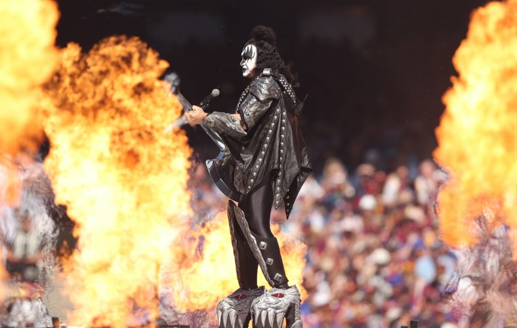 gene-simmons-says-kiss’-farewell-tour-is-“end-of-the-road-for-the-band,-not-the-brand”