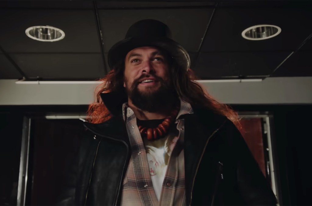 jason-momoa-is-caught-without-his-pants-in-‘saturday-night-live’-teaser: watch