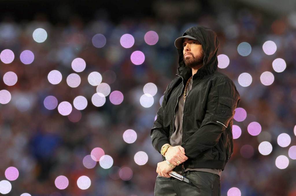 eminem-popped-into-‘thursday-night-football’-to-pay-homage-to-detroit-lions-nfl-legend-barry sanders