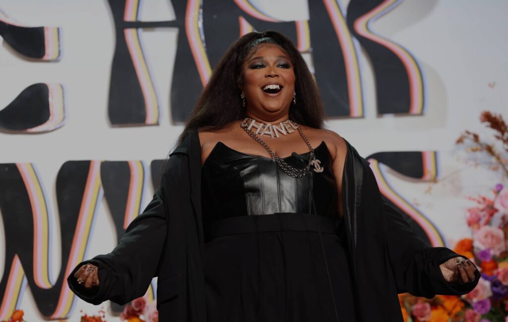 lizzo:-“i’m-working-on-music,-myself,-trust-issues-with-the-world”