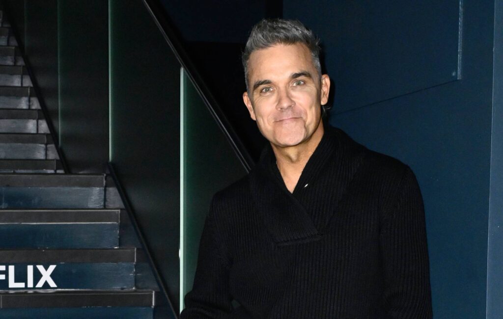 robbie-williams-fan-in-serious-condition-after-fall-during-concert