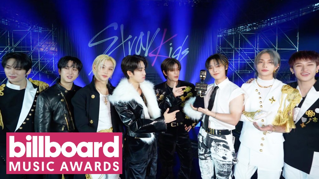 stray-kids-accepts-top-k-pop-album-award-for-‘5-star’-|-billboard-music-awards 2023