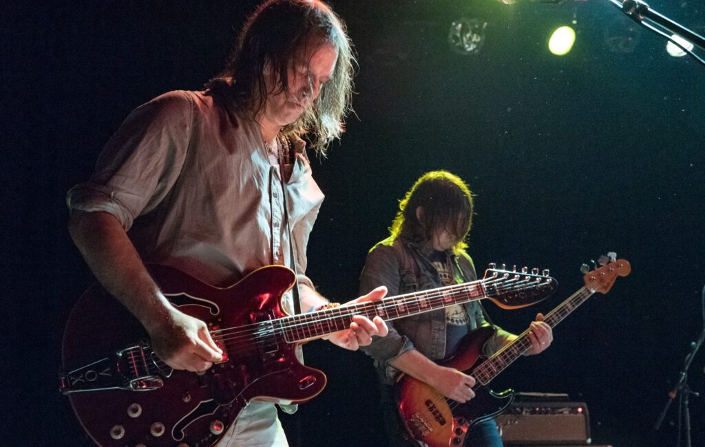 brian-jonestown-massacre-members-brawl-onstage-while-performing-in-melbourne