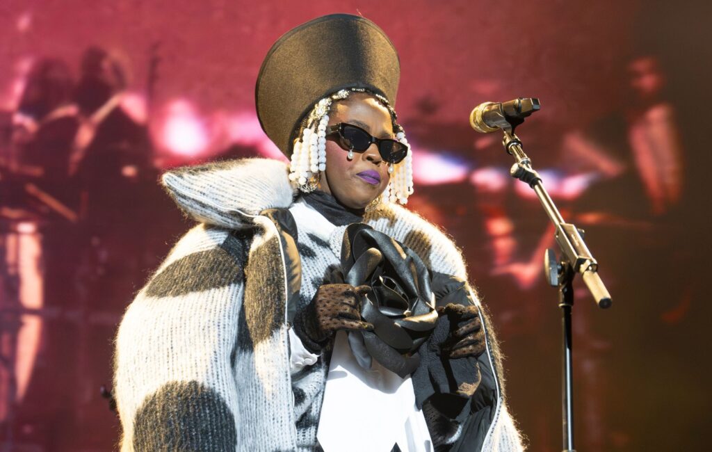 lauryn-hill-postpones-tour-with-fugees-due-to-“serious-vocal-strain”