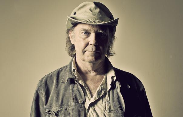 watch-neil-young-play-“the-star-spangled-banner”