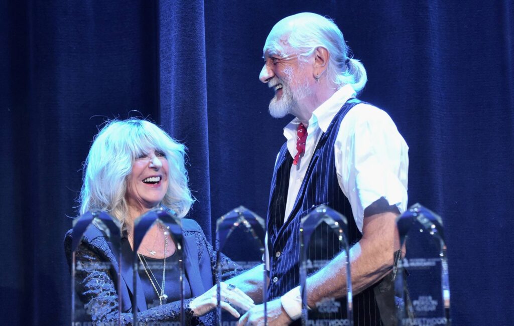 mick-fleetwood-leads-tributes-as-the-corrs-cover-‘songbird’-to-mark-one-year-since-christine-mcvie’s-death