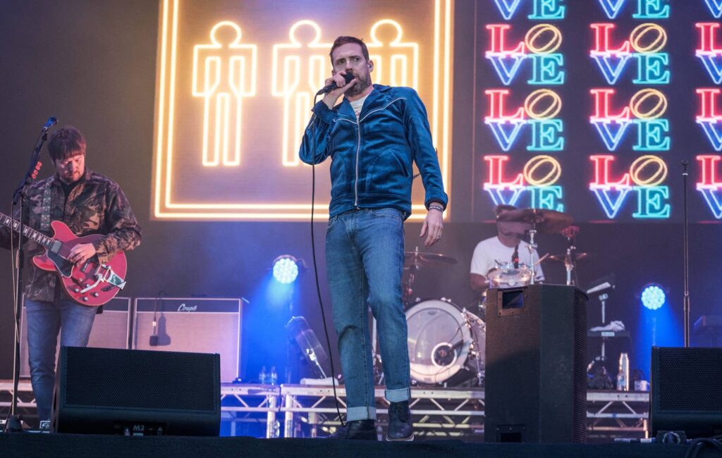 kaiser-chiefs-to-headline-london-christmas-carol-music-therapy-fundraiser-concert