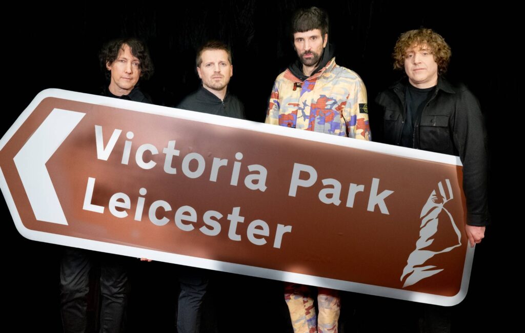 kasabian-announce-new-album-‘happenings’-along-with-huge-‘summer-solstice-ii’-leicester-show-with-kaiser-chiefs