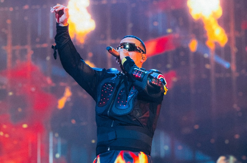 daddy-yankee-embraces-faith-&-religion-in-final-concert:-‘a-new-chapter-will begin’