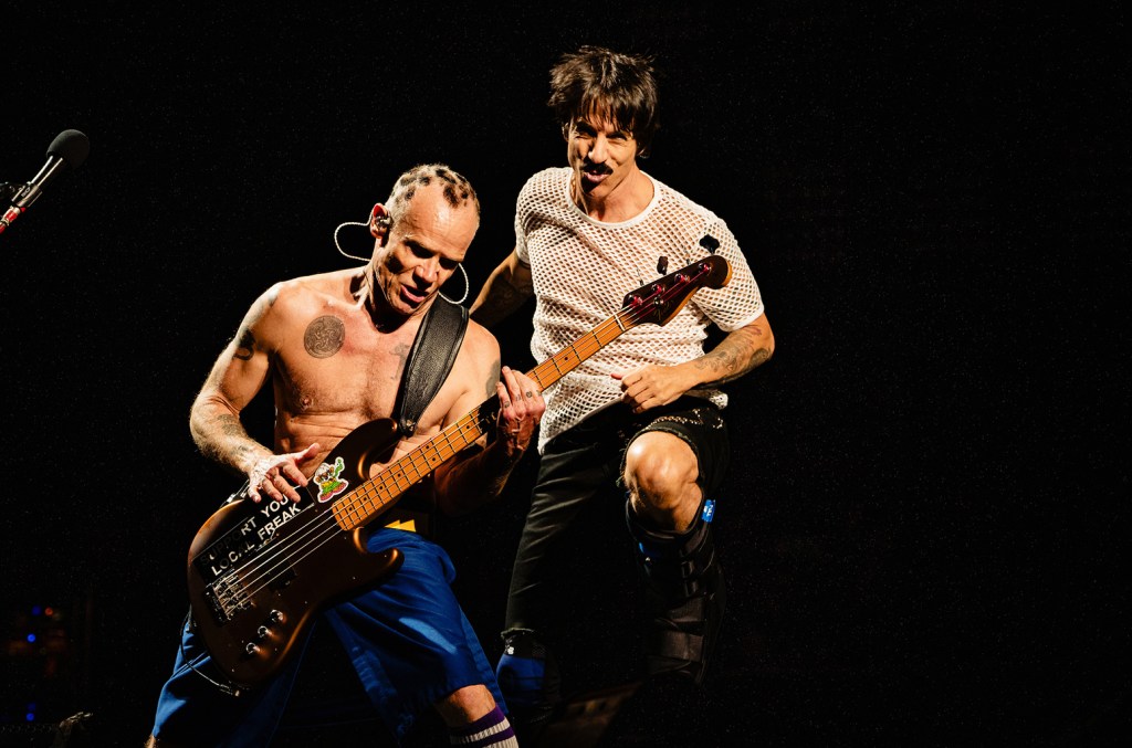 red-hot-chili-peppers-drop-off-kroq-almost-acoustic-christmas-show-due-to-band-member injury