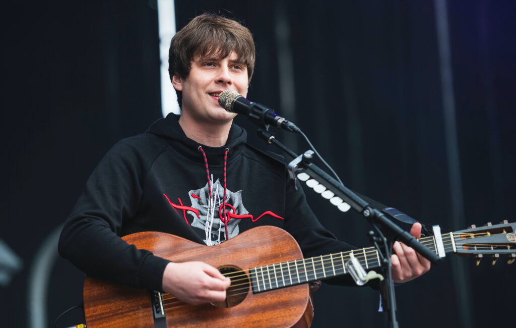 jake-bugg-announces-2024-uk-and-ireland-tour-of-smaller-towns-and-venues