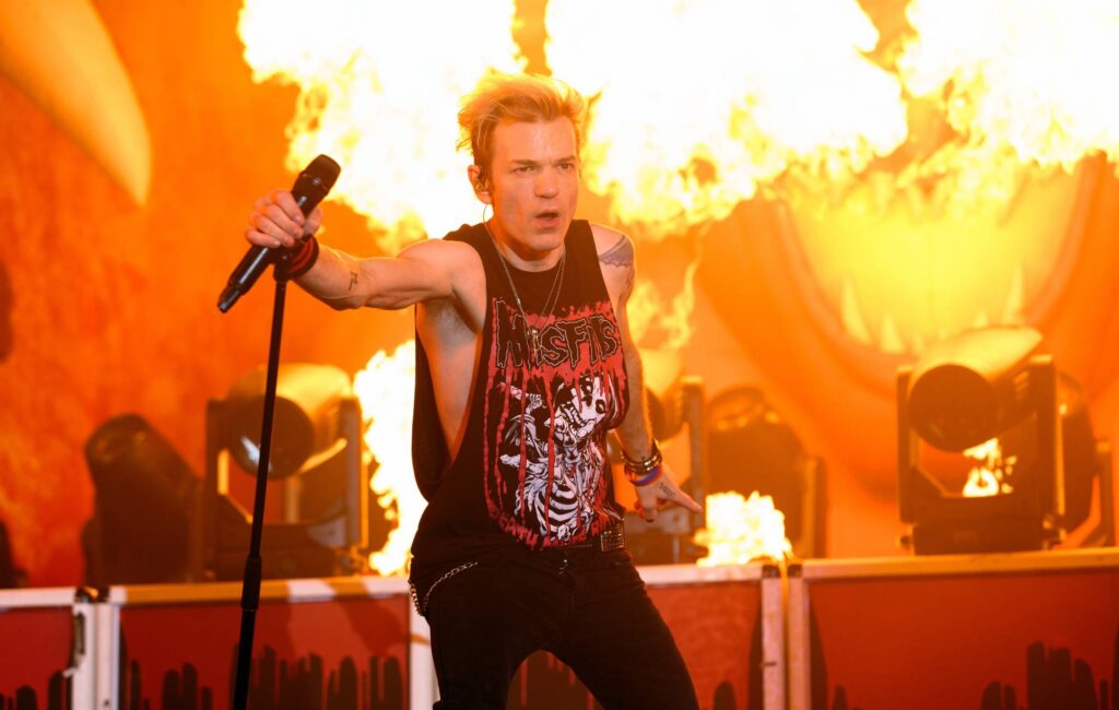 sum-41’s-deryck-whibley-opens-up-about-“scary”-hospitalisation-following-pneumonia