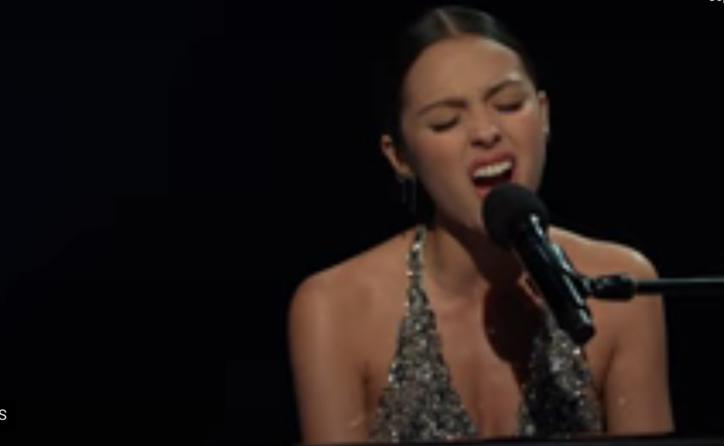 watch-olivia-rodrigo-perform-‘vampire’-and-‘all-american-bitch’-on-saturday-night-live’