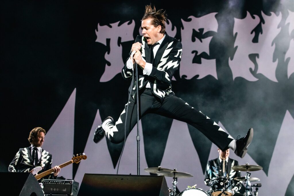 the-hives’-pelle-almqvist-talks-new-album,-11-year-hiatus-on-‘lipps-service’