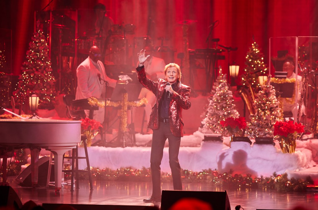 barry-manilow-talks-‘a-very-barry-christmas’-tv-special-and-changing-his-mind-about-the-term ‘fanilow’